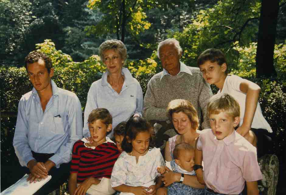 Perosa Argentina 1986 Giovanni e Marella Agnelli con i figli e i nipoti (LaPresse)&nbsp;<br />