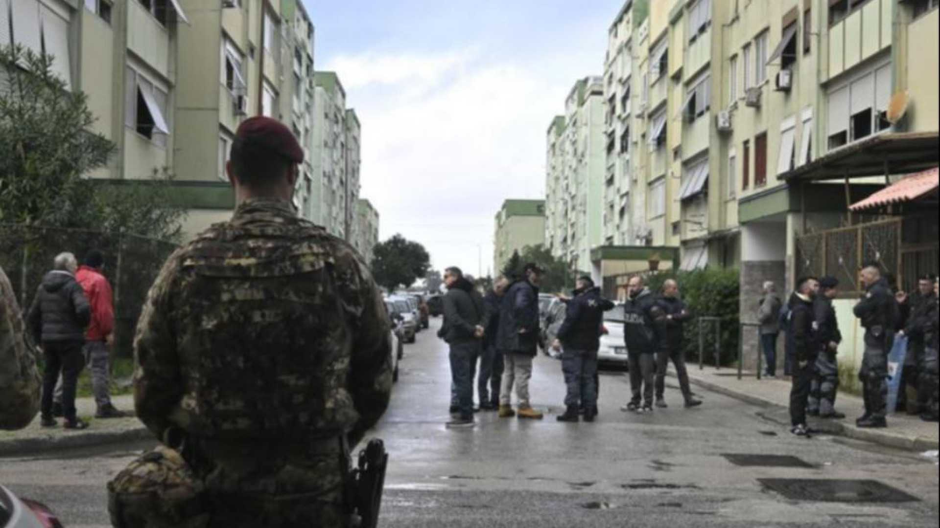 Immagine di La bonifica di Caivano: 1.200 agenti e militari per sgomberare gli abusivi