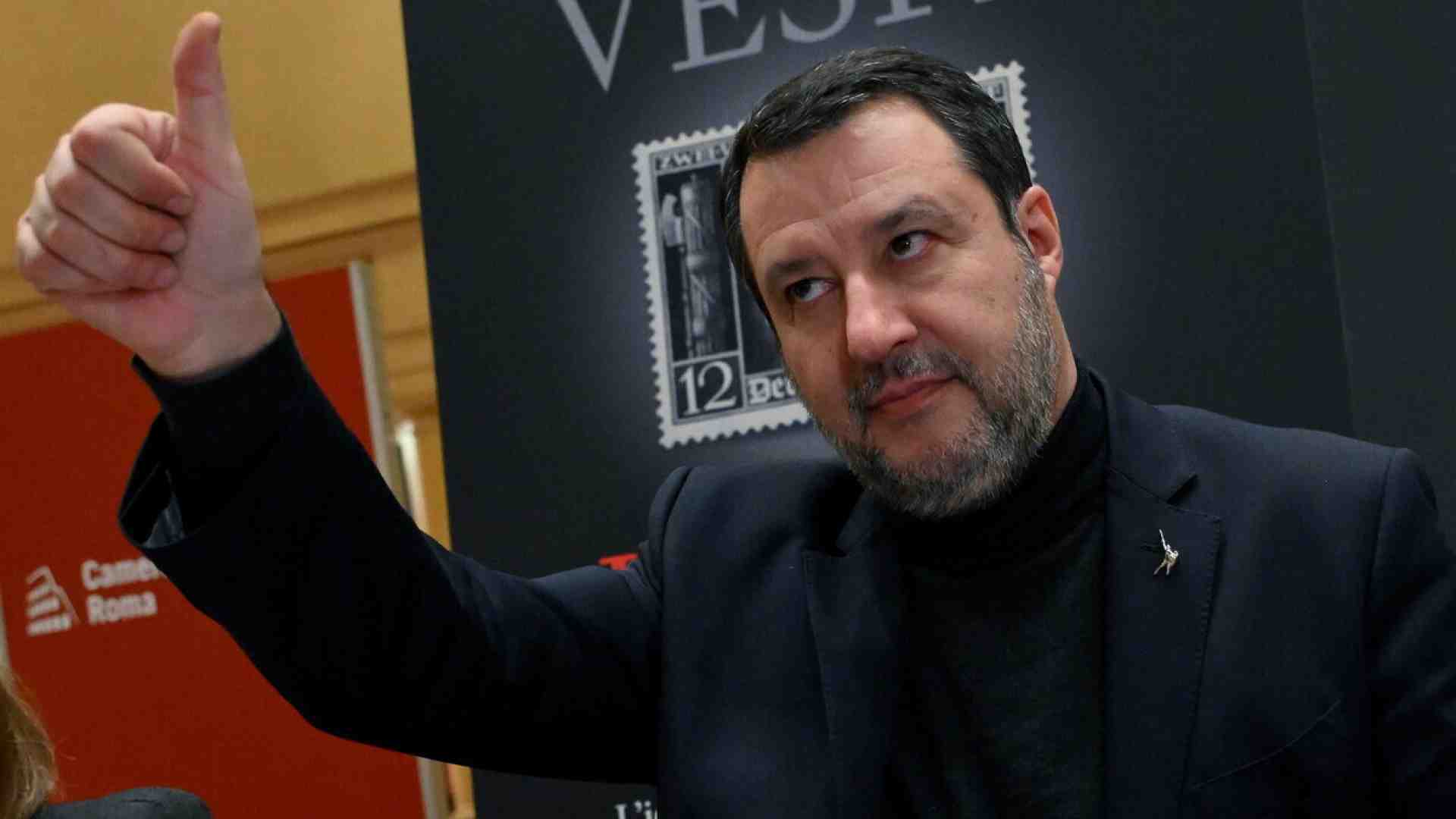 Immagine di Salvini salta il Cdm: tornato a Milano per "motivi familiari"