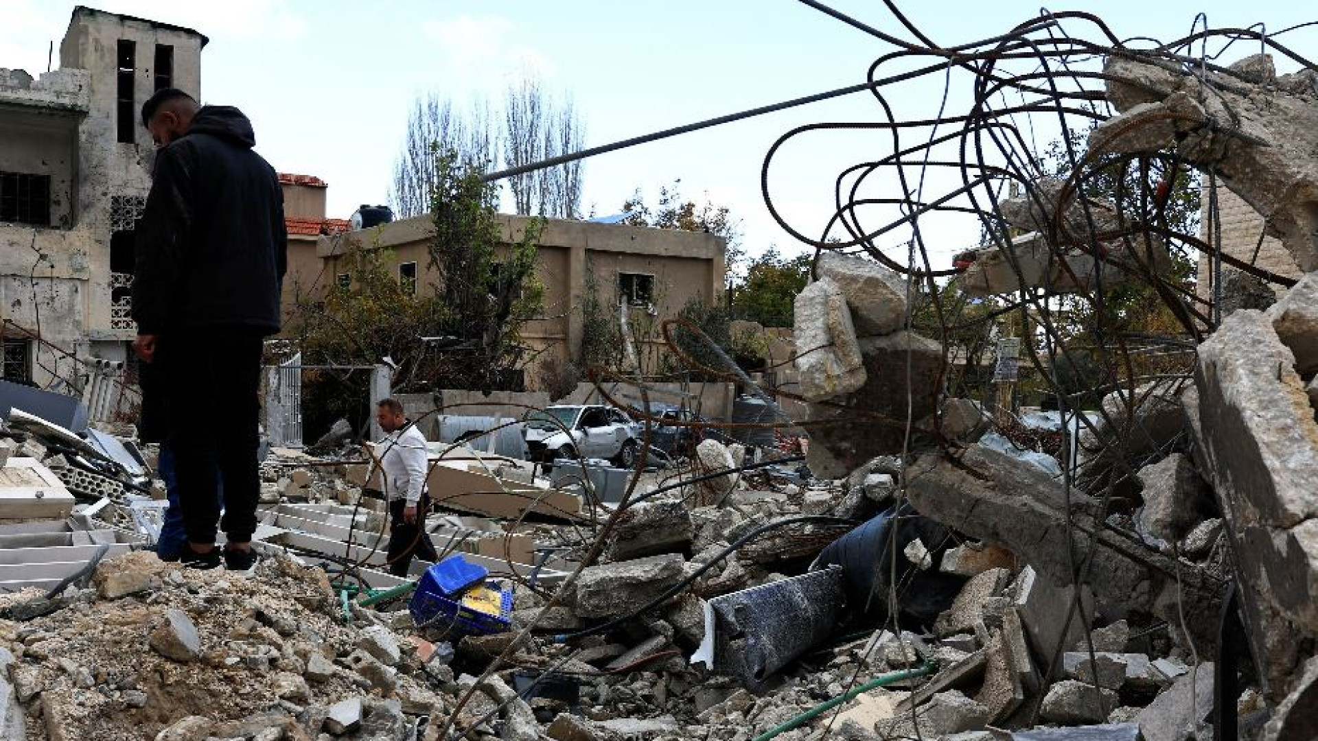 Immagine di Bilal e gli altri, che tornano a sud: «La mia casa? Un cumulo di macerie»