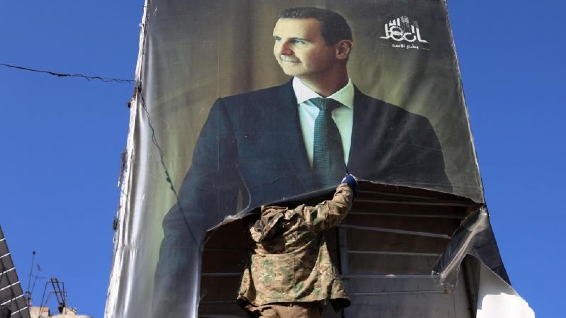 Immagine di Migliaia in fuga da Aleppo, voci di golpe. I vescovi: «Noi restiamo»