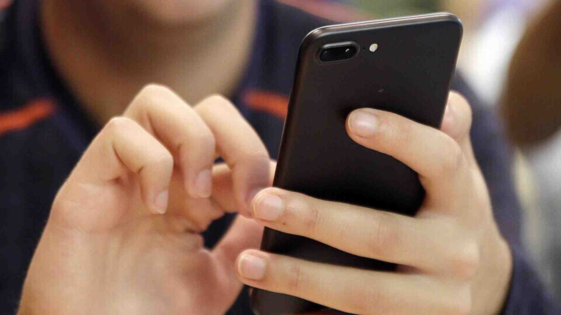 Immagine di A 16 anni, piccoli per Facebook e già grandi per votare?