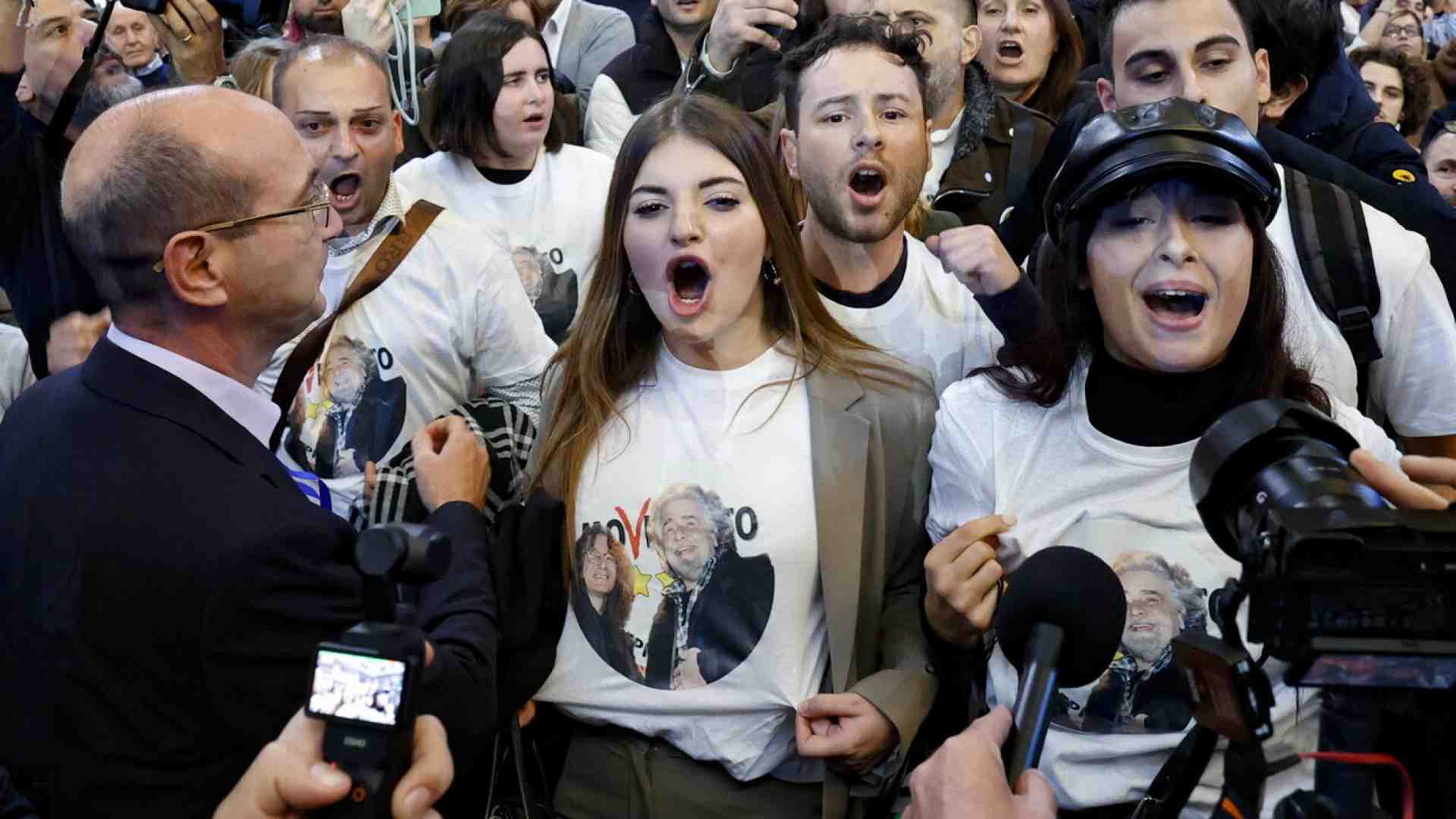 Immagine di Webpolitics, addio. Grillo defenestrato da un clic. Parabola di un futuro che abbiamo alle spalle
