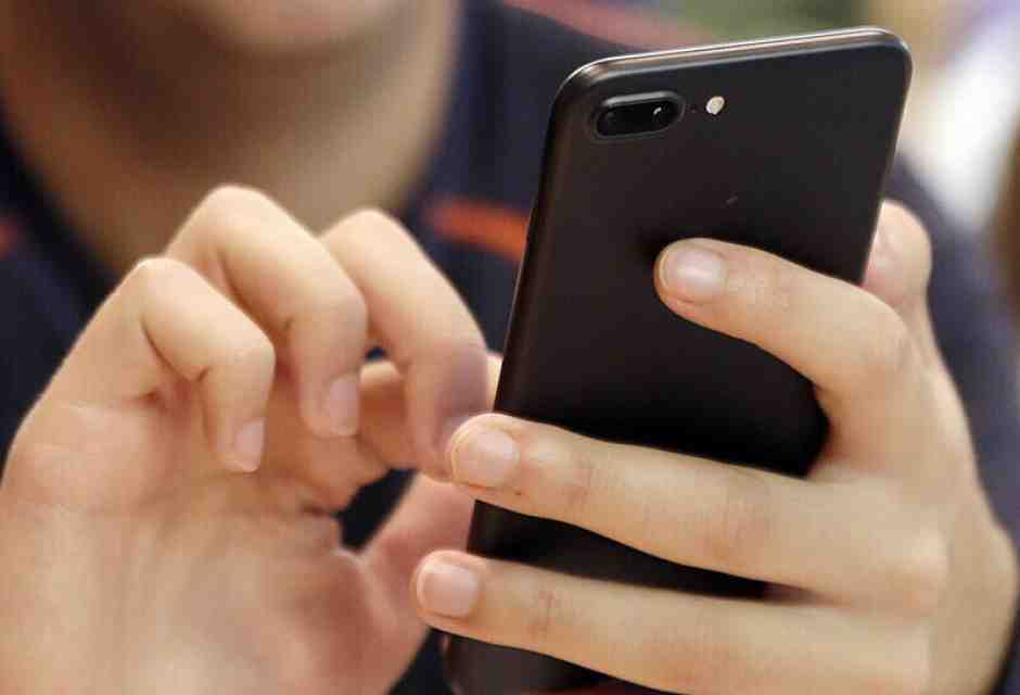 Vietare i social ai giovani? Provaci, Australia. Se funziona ti veniamo dietro