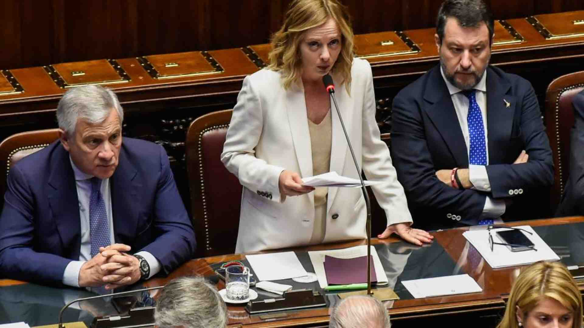 Immagine di Una folle settimana di cortocircuiti: no, la politica italiana non sta bene