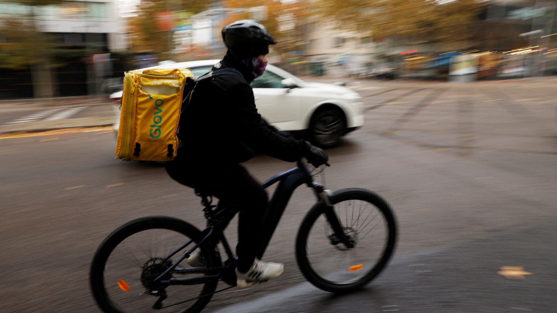 Immagine di Glovo costretta ad assumere i suoi 15mila rider in Spagna