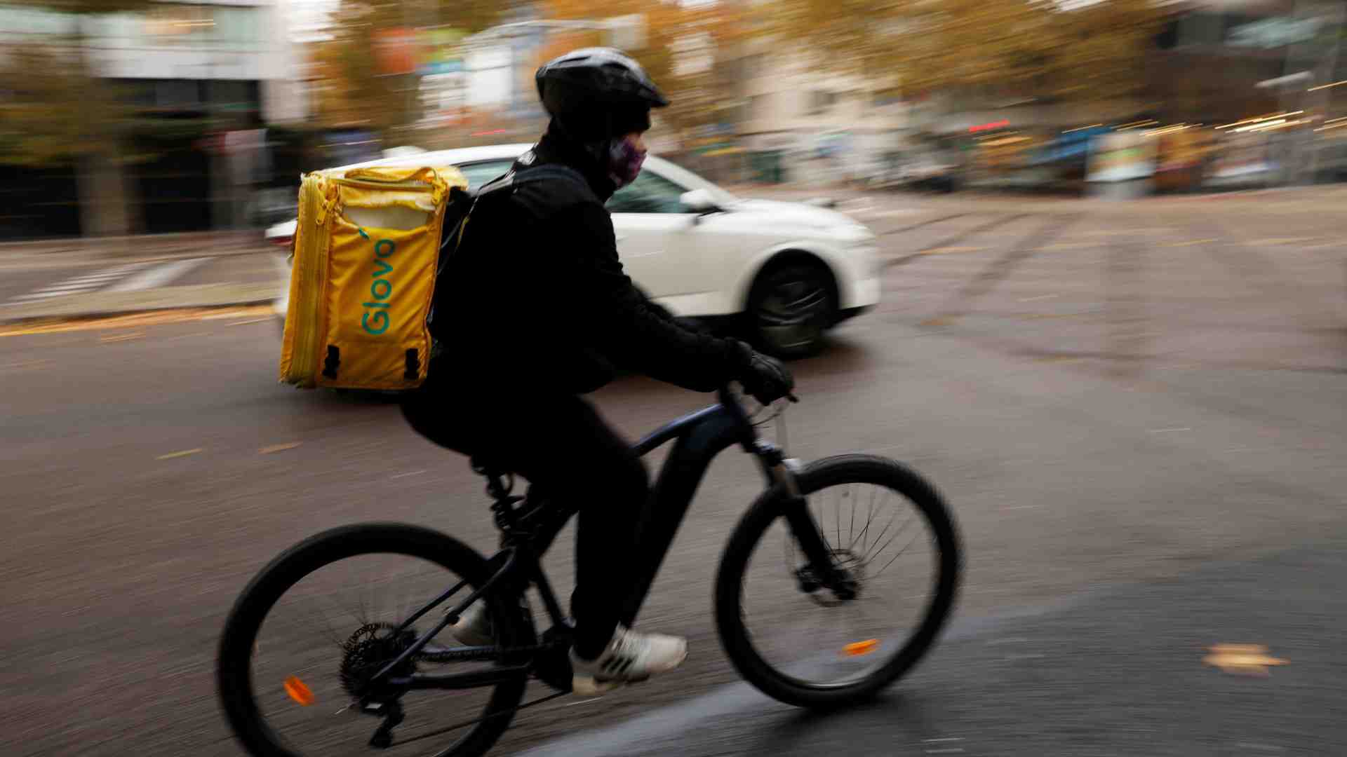 Immagine di Glovo costretta ad assumere i suoi 15mila rider in Spagna