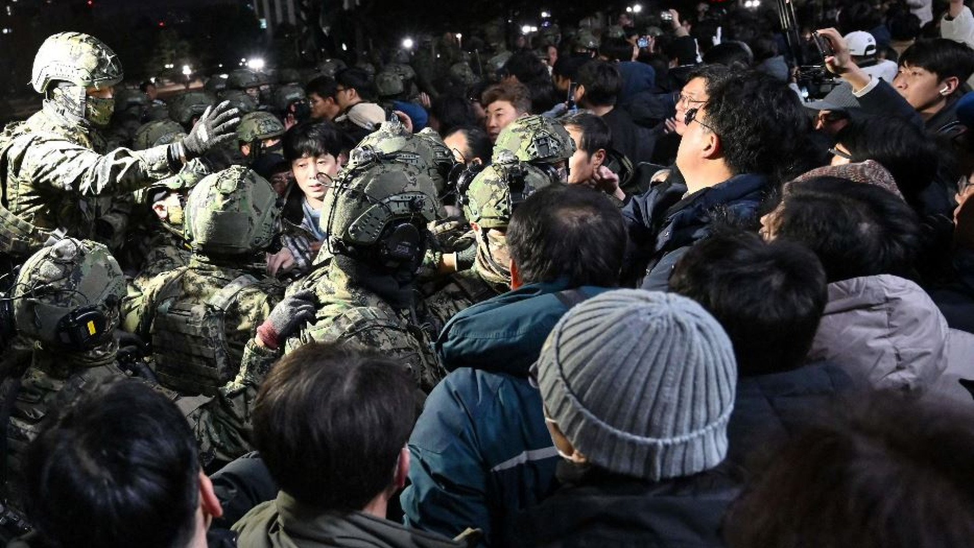 Immagine di Il fallito blitz del presidente nel silenzio della Casa Bianca