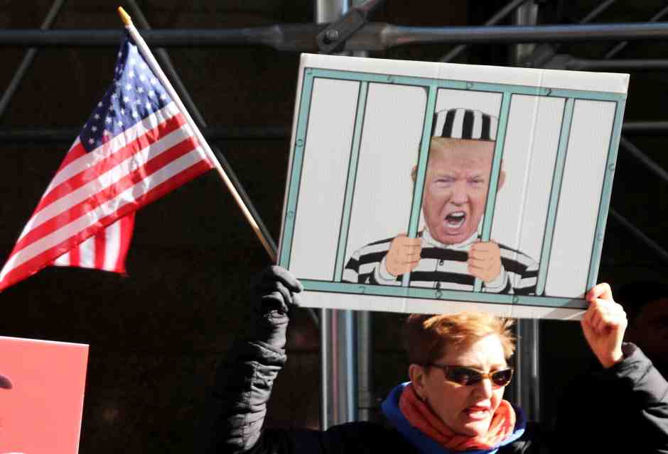 New York, manifestanti contro Trump fuori dal tribunale (Foto: Christina Horsten/dpa via Getty Images)&nbsp;<br />