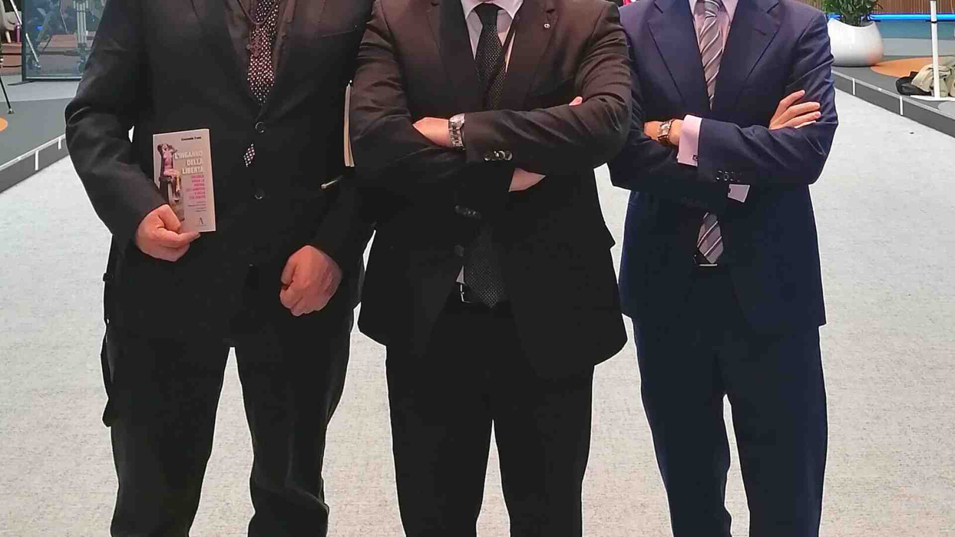 Immagine di Un premio letterario "no vax" sbarca al Parlamento europeo