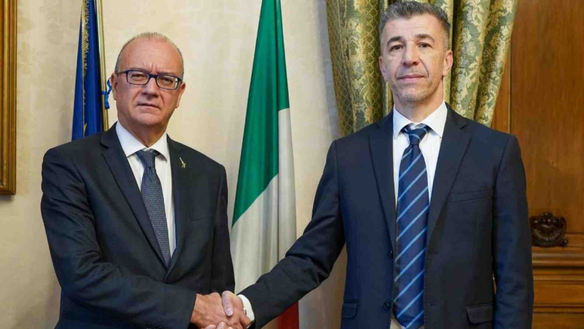 Immagine di Gino Cecchettin ai giovani: «Siate voi stessi, non vergognatevi delle emozioni»