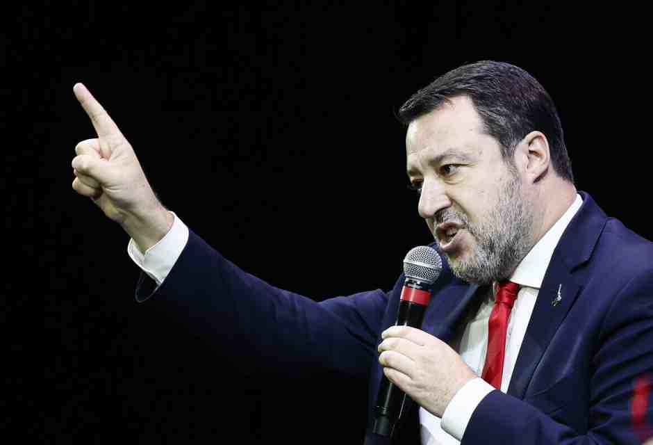 Cinema Salvini. Il Congresso lombardo è da comiche. Ora la carta per pacificare è Guidesi