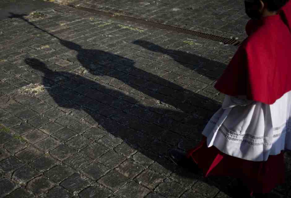 Religiosi cattolici a Managua durante la Via Crucis del 2023 (foto Ap, via LaPresse)