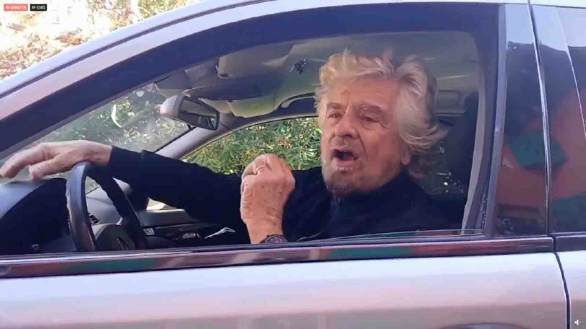 Immagine di Sorpresa Grillo che scrive a Schlein: «Prendete Conte, va bene per voi»