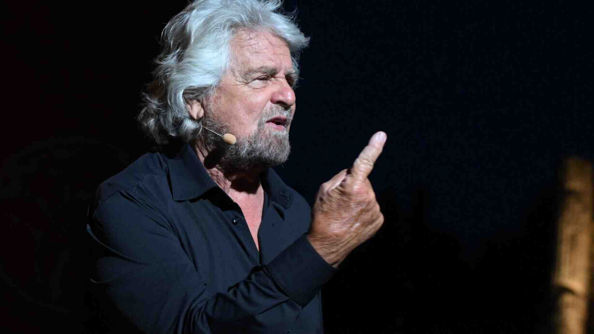 Immagine di La lettera di Grillo a Schlein: "Venga a prendersi Conte: è l'uomo giusto per il Pd"