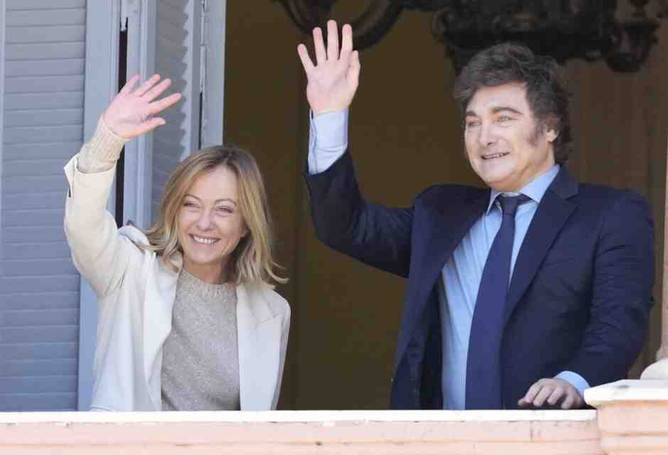Giorgia Meloni con Javier Milei alla casa Rosada durante la sua visita a Buenos Aires (LaPresse)&nbsp;<br />