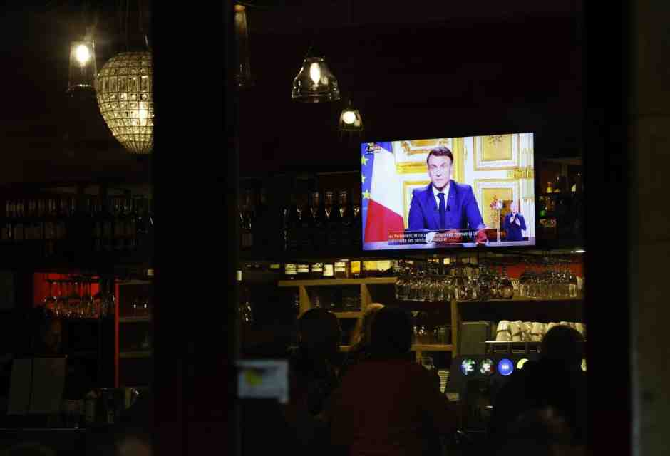 L'ipotesi centrista dopo le dimissioni di Barnier in Francia