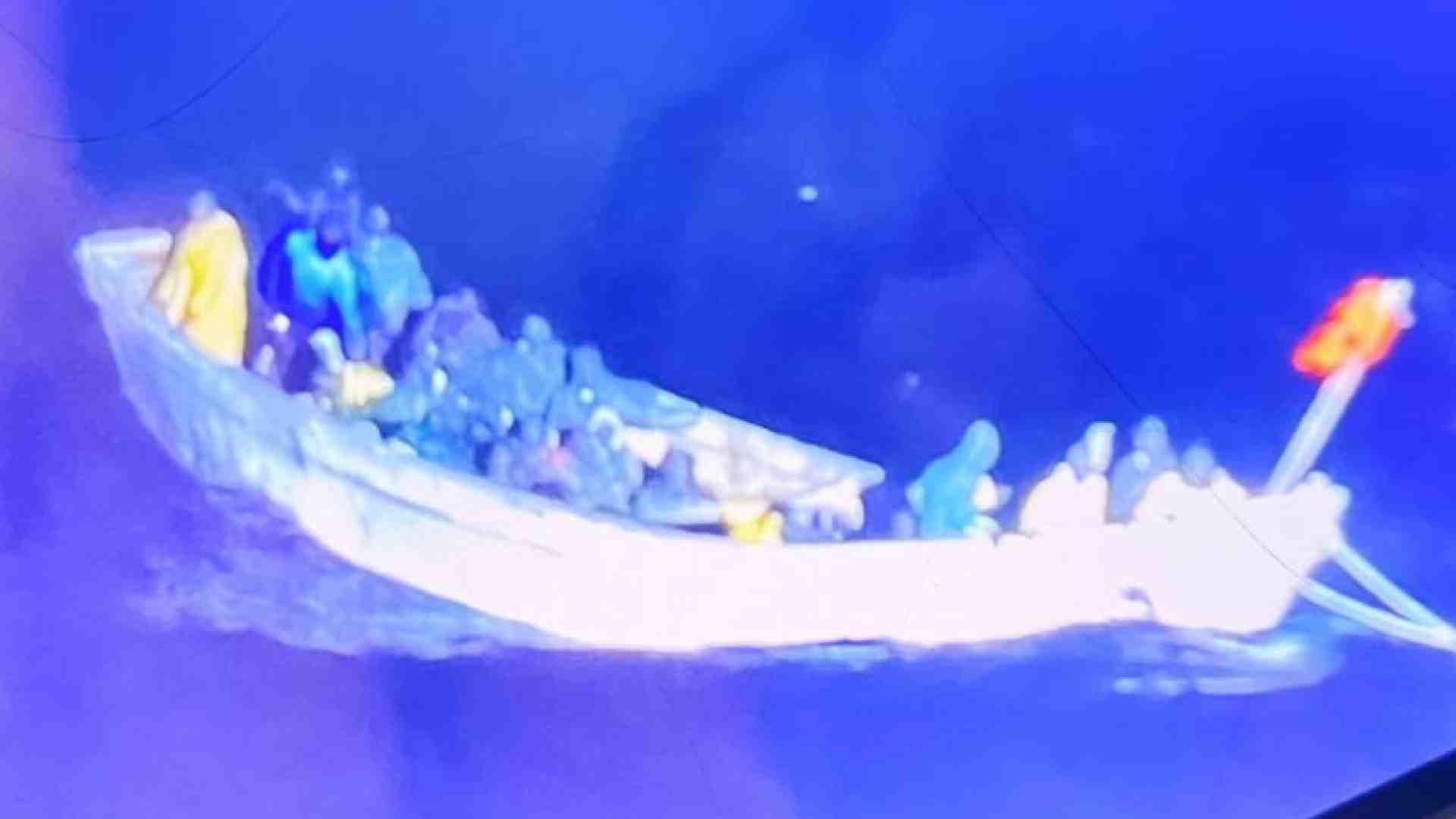 Immagine di Naufragio in Marocco. E la nave da crociera si ferma per assistere un barcone