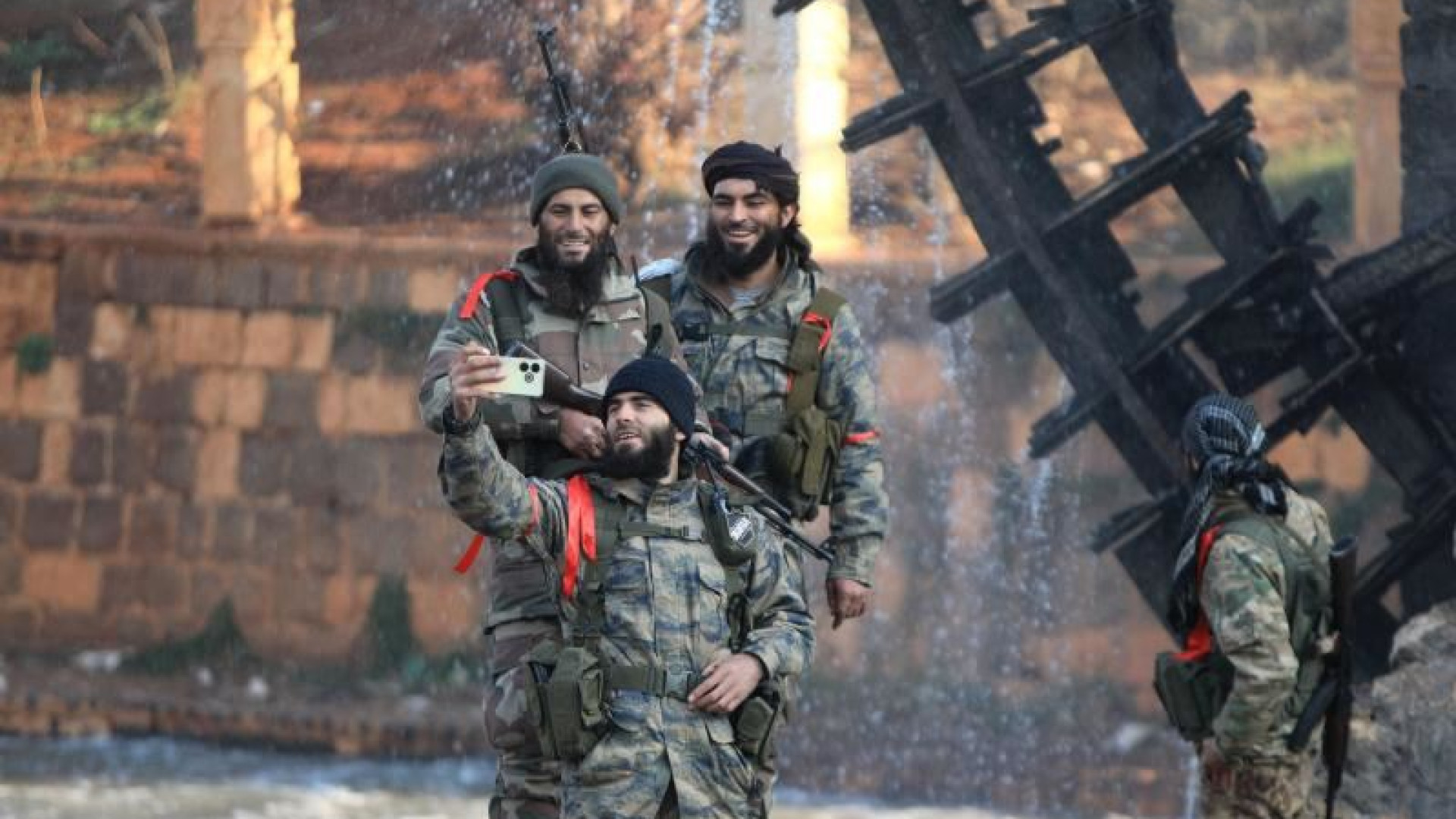 Immagine di I ribelli sono alle porte di Damasco. E a Doha va già in scena il dopo-Assad