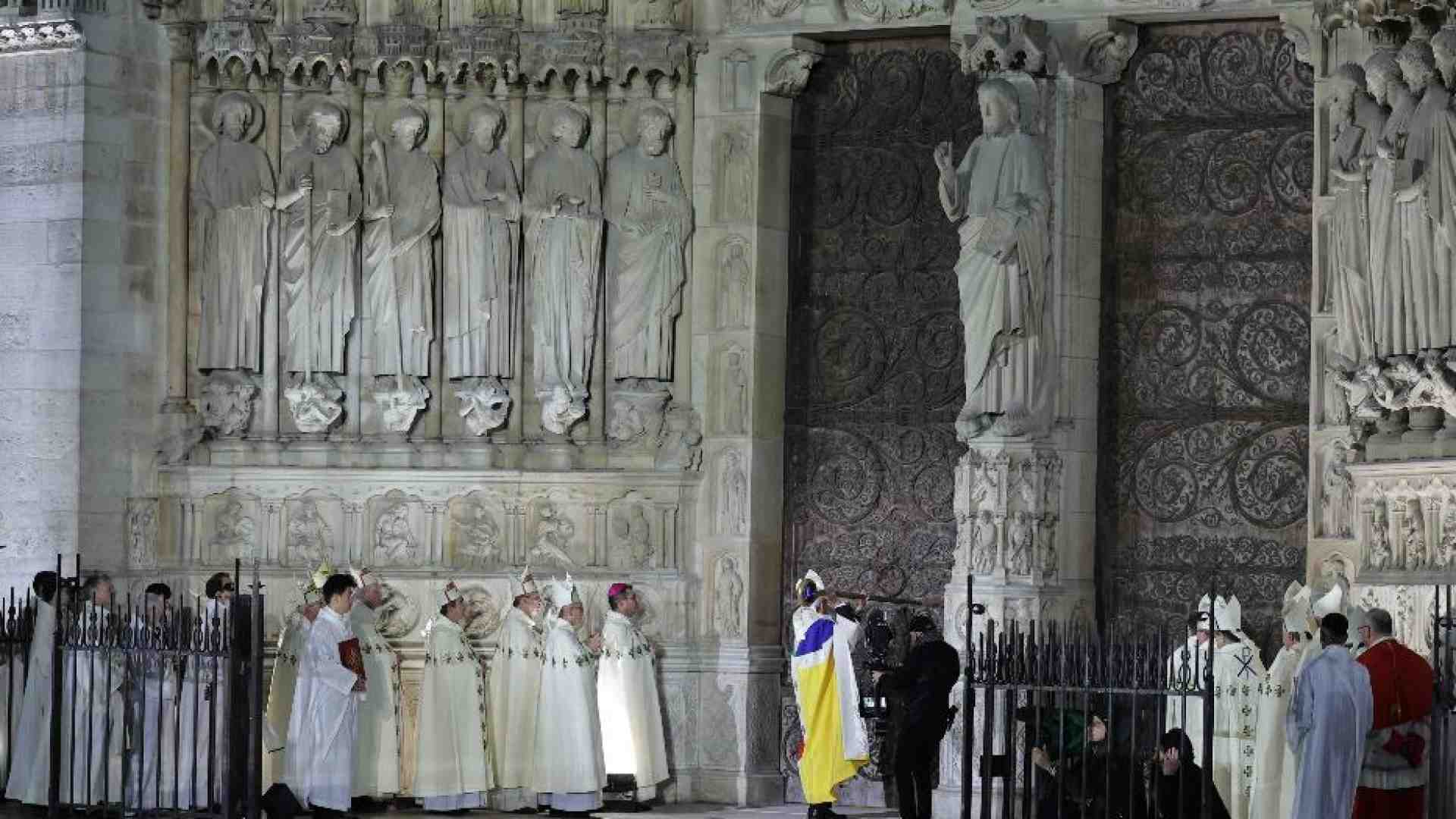 Immagine di Notre-Dame ritorna ai parigini. Le parole del Papa, i grandi del mondo