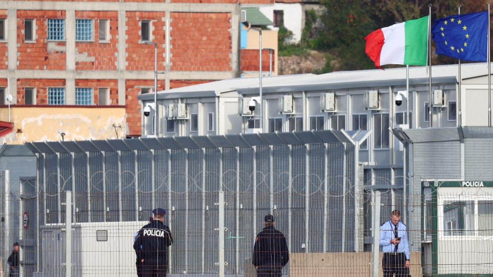 Immagine di La “dolce vita” degli agenti in Albania riaccende le accuse sugli sprechi