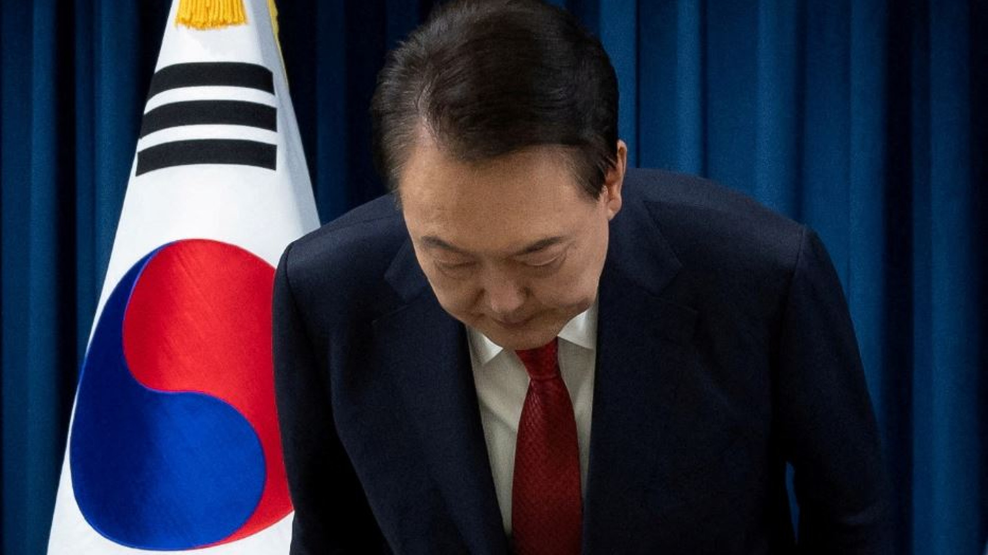 Immagine di Il partito fa mancare il quorum, il presidente Yoon si salva dall'impeachment