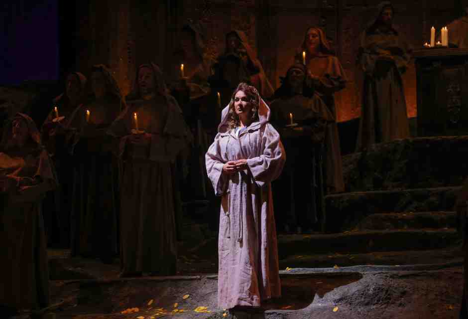 <span style="font-family: Arial, Verdana, sans-serif; font-size: 12px;">Il soprano Anna Netrebko al termine del secondo atto de &ldquo;La forza del destino&rdquo;</span>