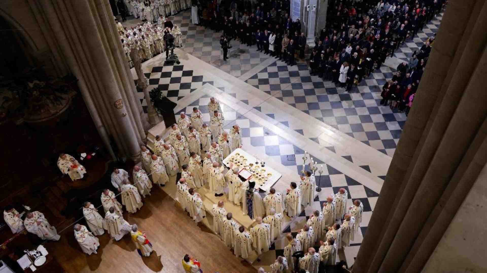 Immagine di La prima Messa a Notre-Dame. Il vescovo: «Questo nuovo altare ci riunisca»