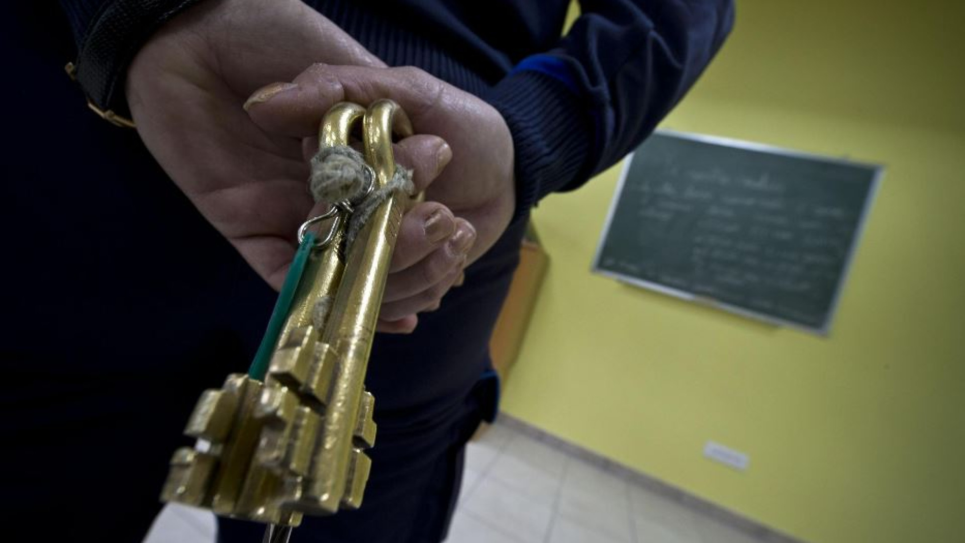 Immagine di Spazi ridotti e bagni di fortuna nel carcere minorile più affollato d'Italia