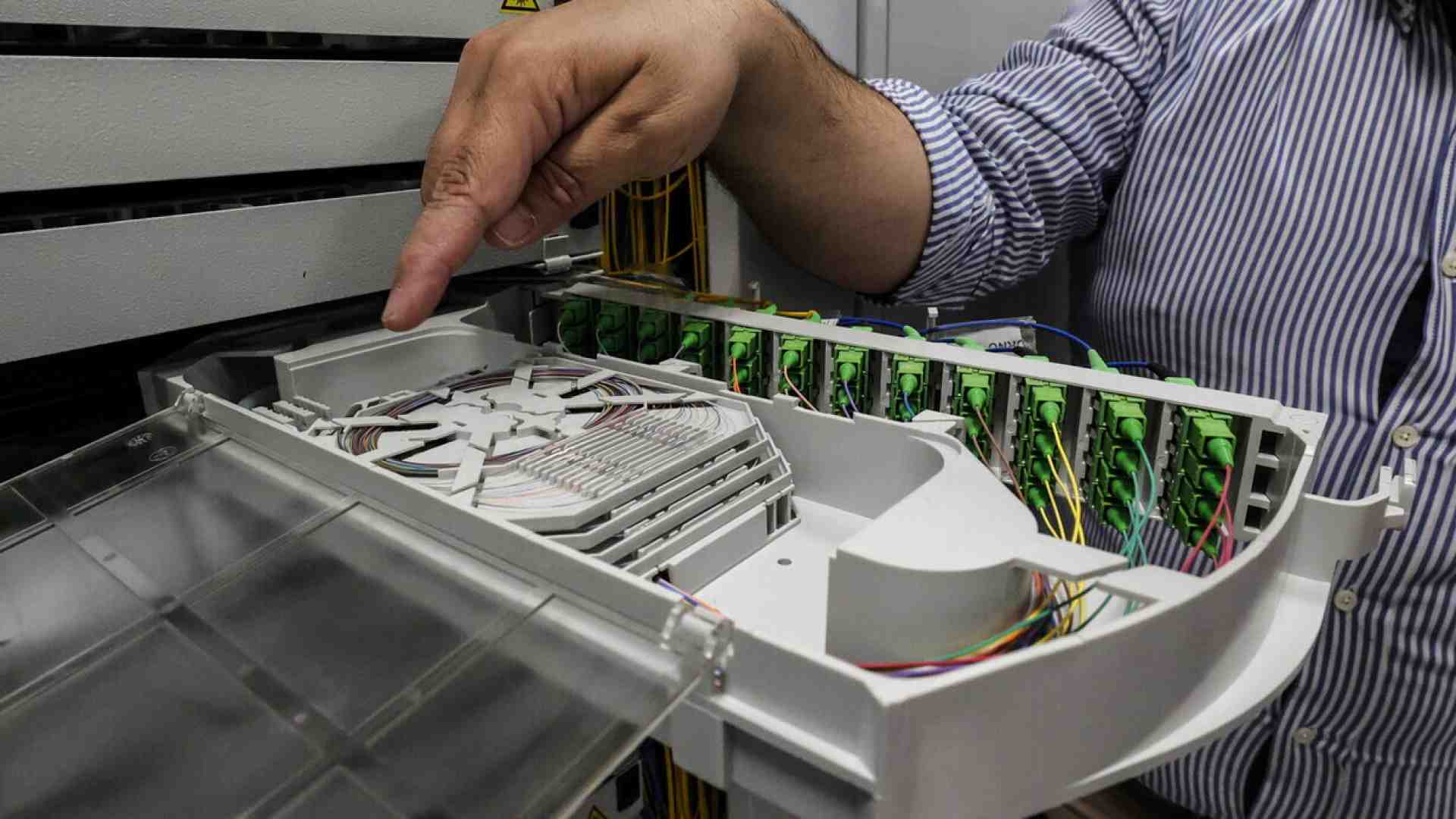 Immagine di La fibra per tutti, ma non a tappe forzate. Switch off, un test per il governo
