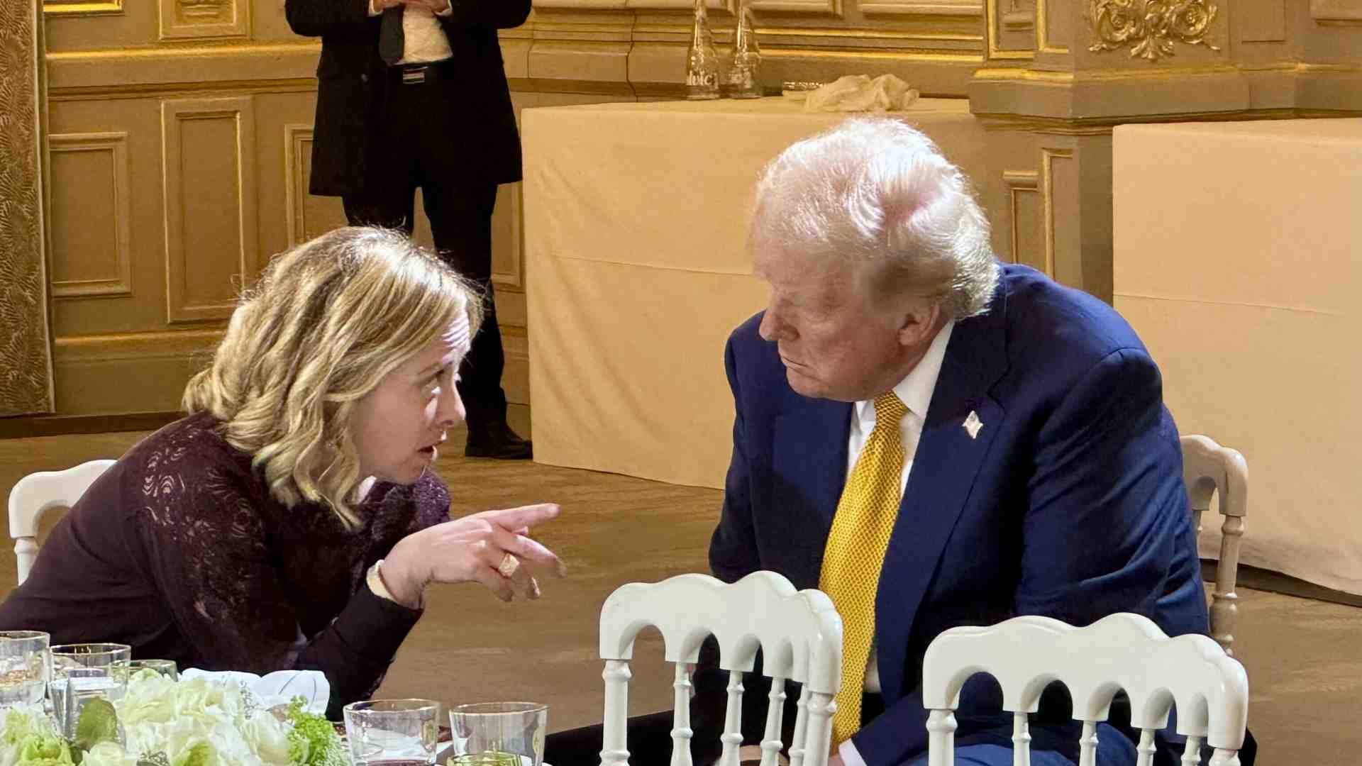 Immagine di Meloni, Trump e Musk insieme per la riapertura di Notre Dame
