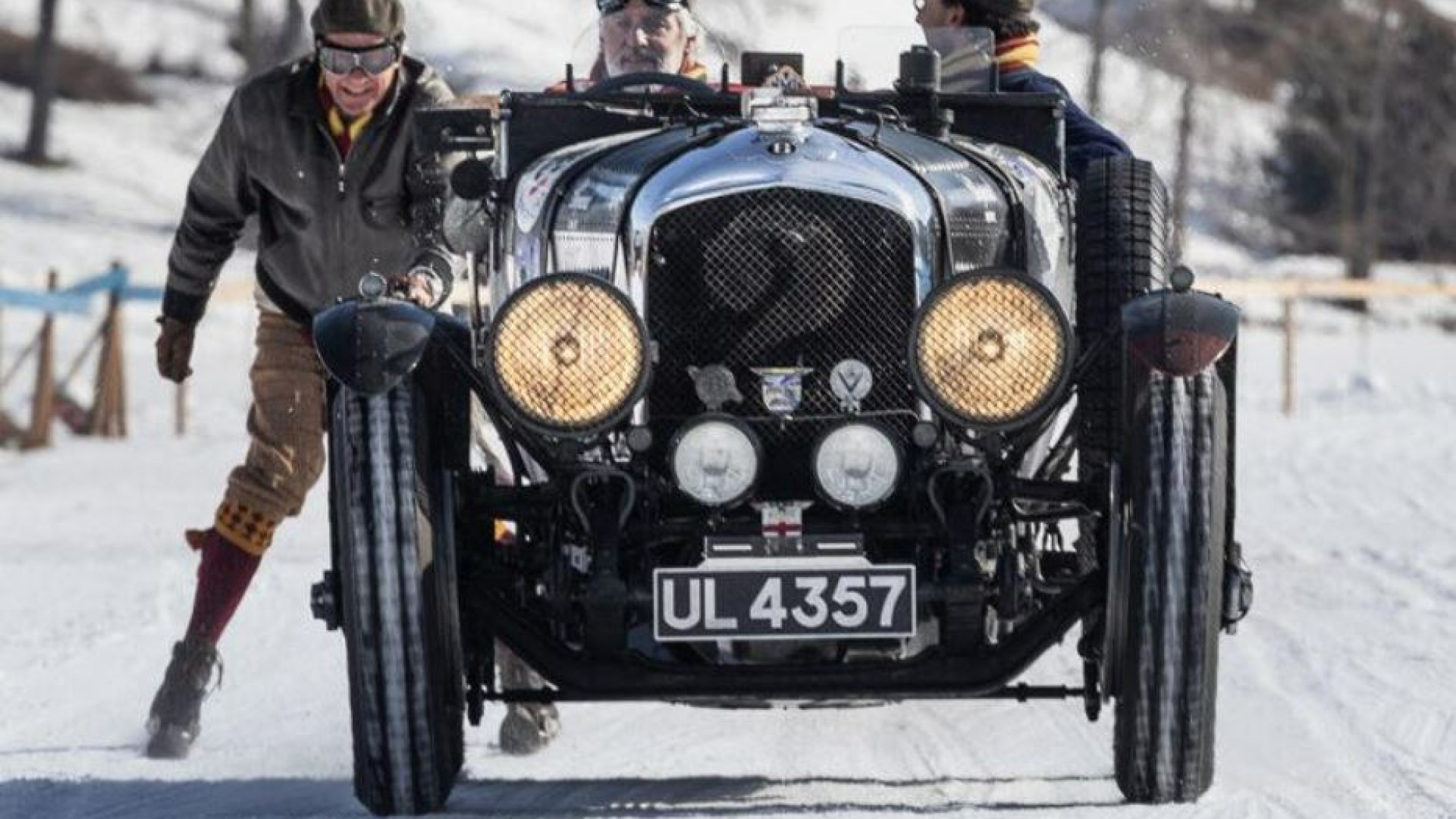 Immagine di The I.C.E. Saint Moritz attende sul lago le auto più belle del mondo