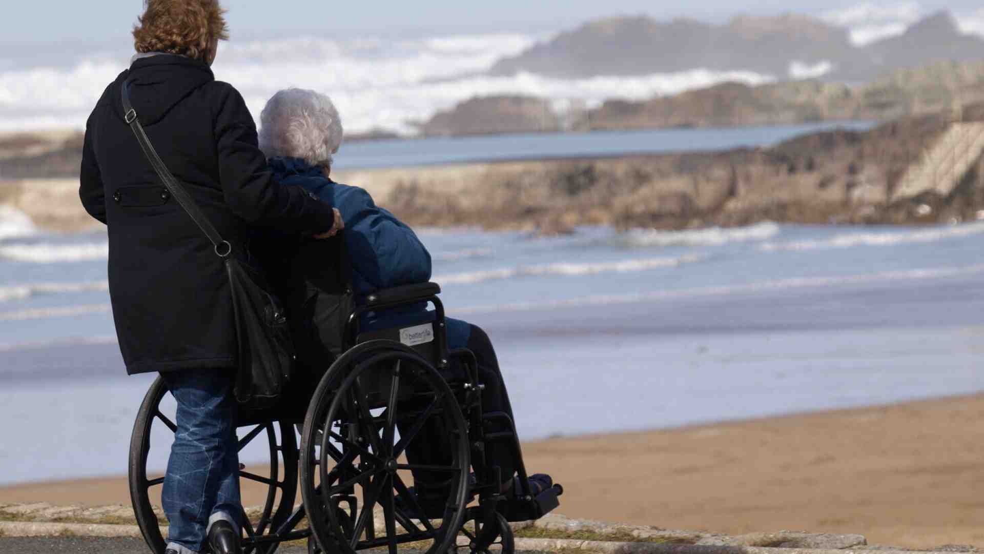 Immagine di Storia “anticostituzionale” di un “caregiver familiare” e di altri 8 milioni come lui. Soli