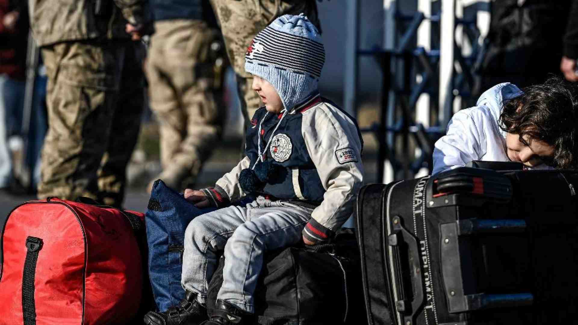 Immagine di Rifugiati, quanti muri in Europa. Nel mondo 1 persona su 67 è profuga