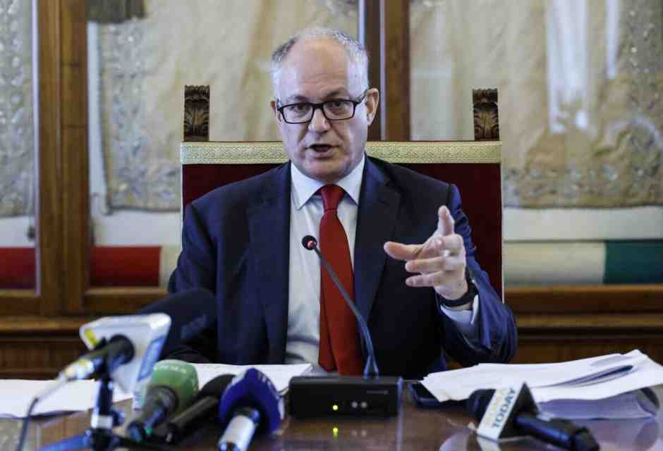 Gualtieri aumenta lo stipendio del direttore generale del Comune (marito dell'assessora)