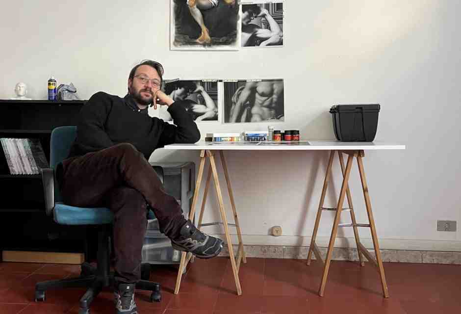 Corpi, materiali e intelligenza artificiale: l’universo creativo di Cosimo Veneziano
