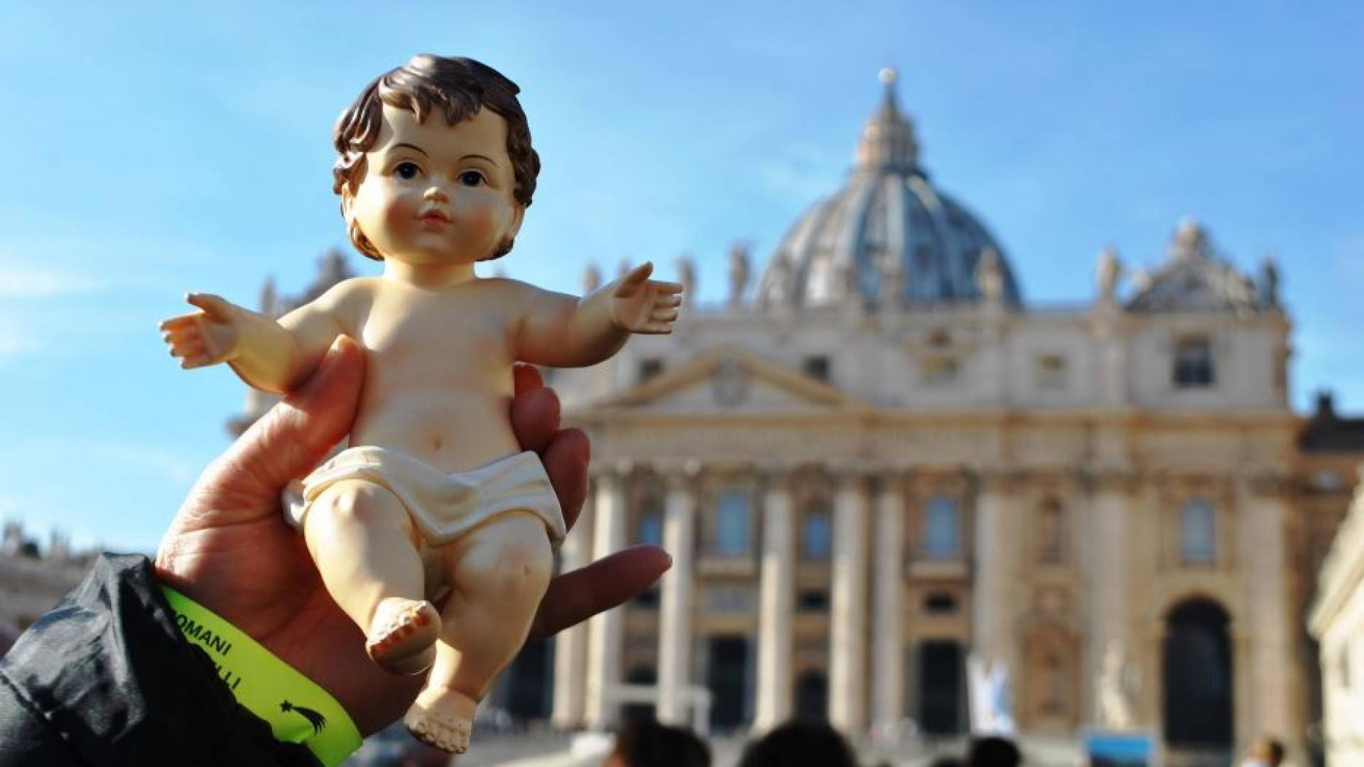 Immagine di Il Papa benedice i Bambinelli del presepe