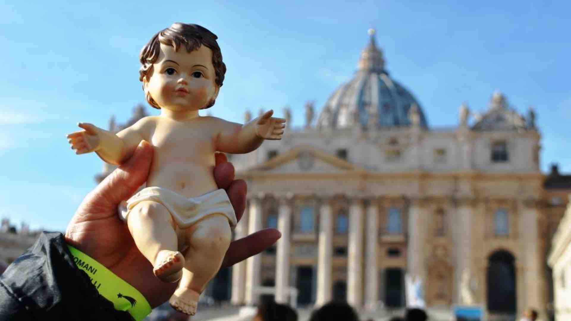 Immagine di Il Papa benedice i Bambinelli del presepe