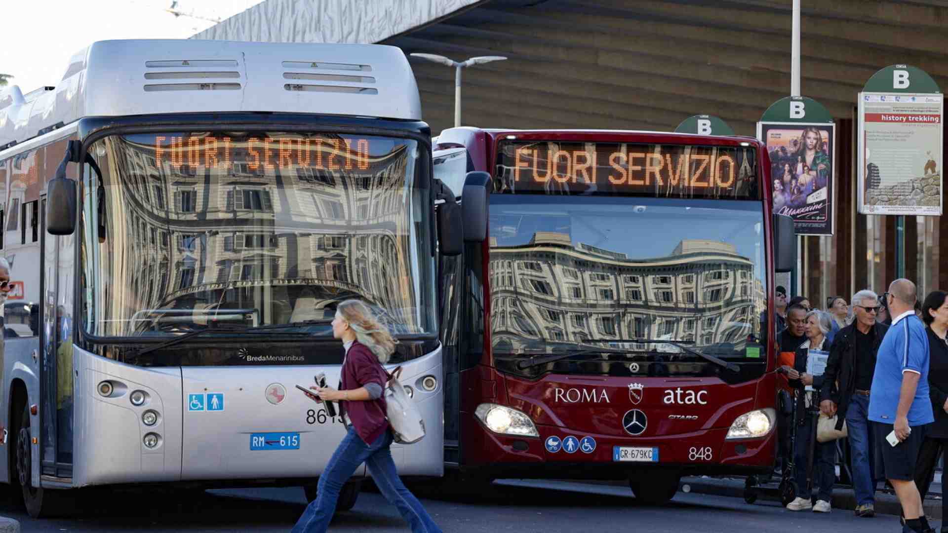 Immagine di Il Tar ferma la riduzione dello sciopero nei trasporti. Salvini: "Grazie a loro ci sarà il caos"