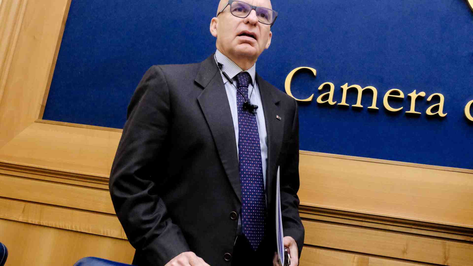 Immagine di Giordano (FdI) spiega il network di Meloni: "Non c'è solo Trump. Con il Ppe valori comuni”