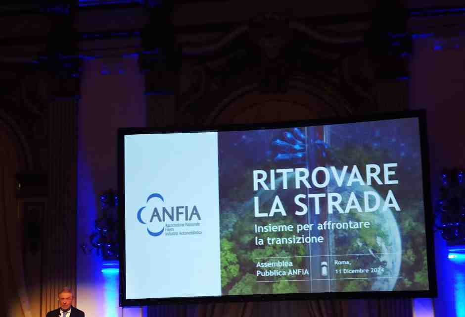 Incognita Stellantis, crollo della produzione e regole da rivedere: l'Automotive scommette su Urso