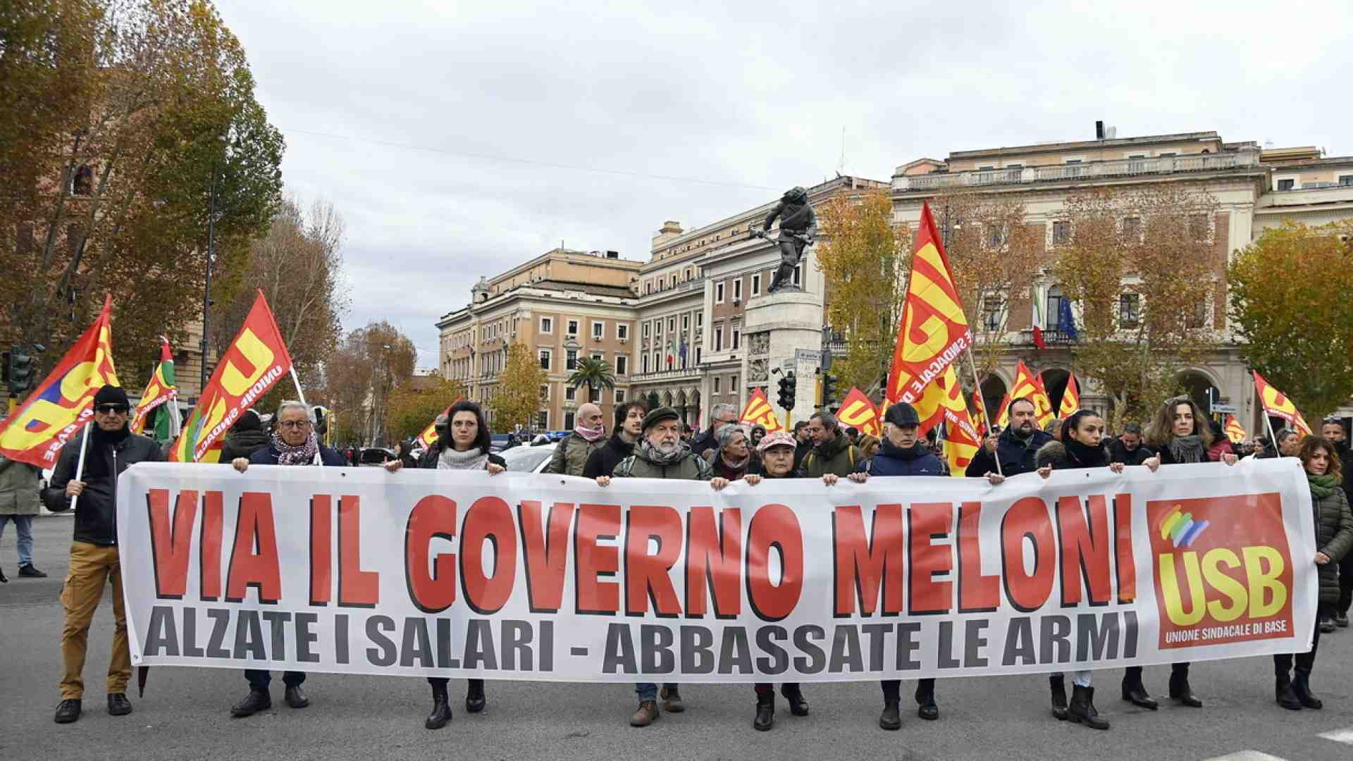 Immagine di Lo sciopero del venerdì è il trionfo del caos: è la cobasissazione delle relazioni industriali