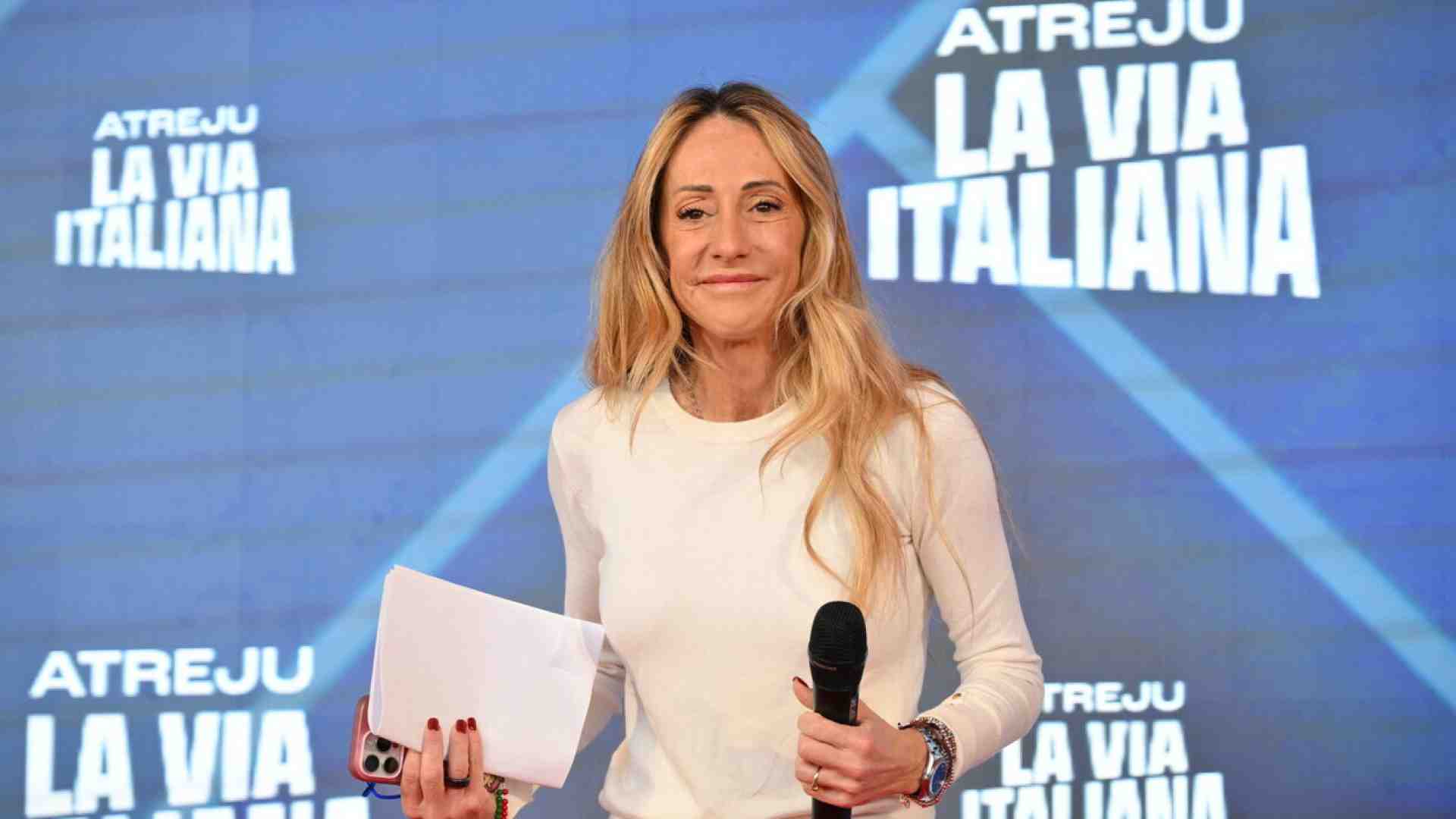 Immagine di La stanza di Arianna Meloni: Atreju celebra la sorella della premier. Fila per salutarla dietro le quinte