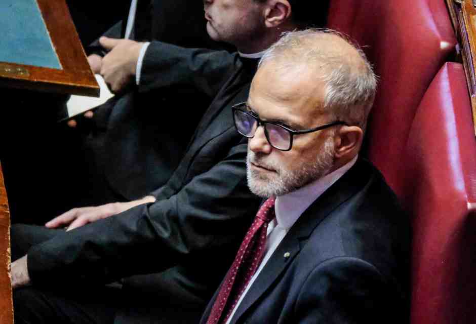 San Ruffini delle uscite: le dimissioni negoziate con Giorgetti e l'idea delle primarie di centro