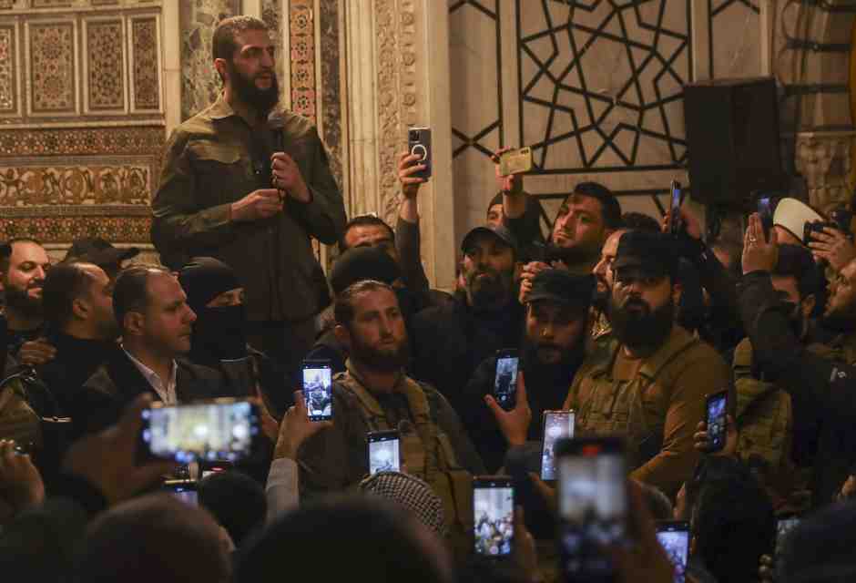Abu Muhammad al Julani a Damasco (foto LaPresse)