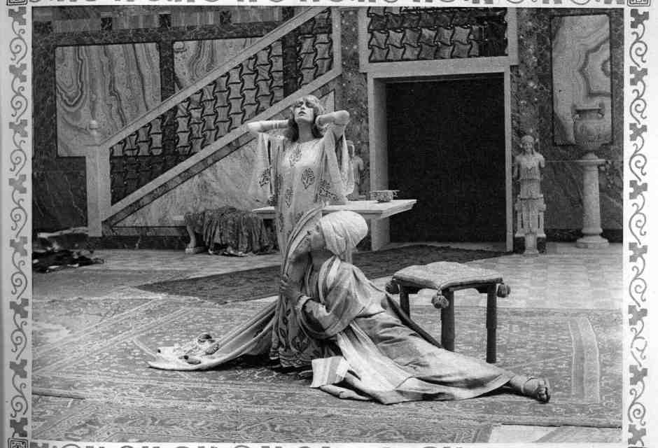 1919: una scena da &ldquo;Redenzione&rdquo; di Carmine Gallone, con Diana Karenne nella parte di Maria di Magdala (foto Olycom)&nbsp;<br />