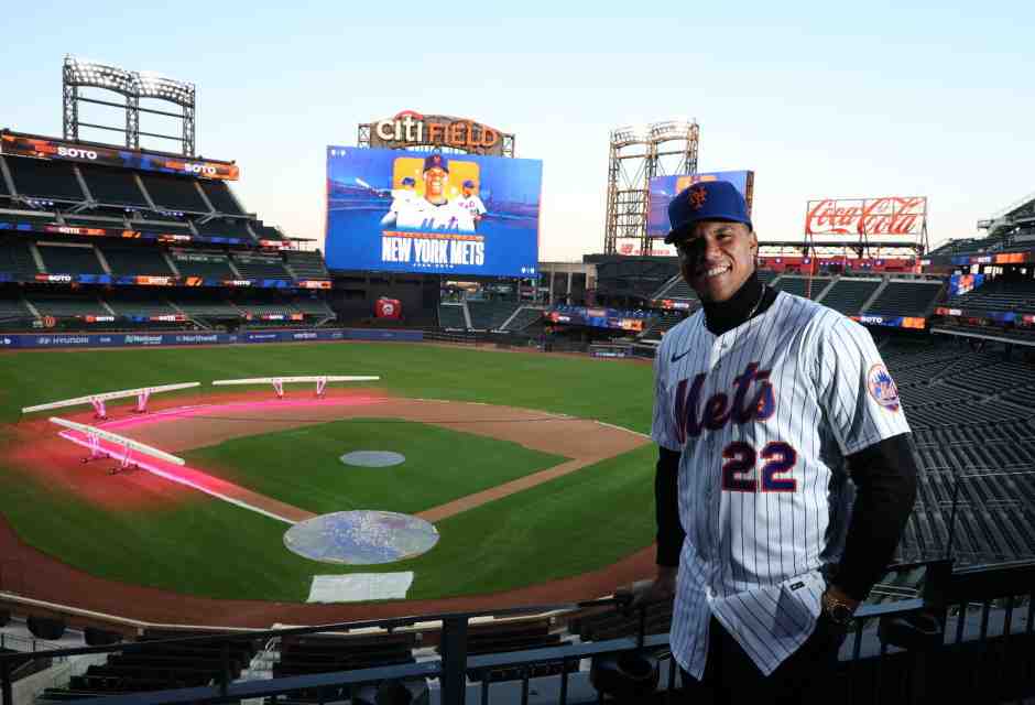 <span style="font-family: Arial, Verdana, sans-serif; font-size: 12px;">Juan Soto con la nuova divisa al Citi Field il 12 dicembre 2024 (Foto di Al Bello/Getty Images)</span>