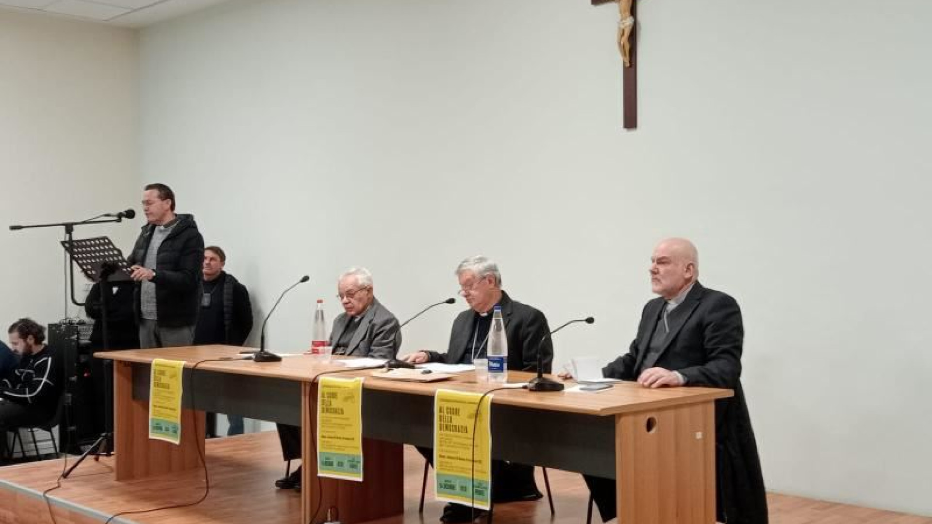 Immagine di Vescovi campani in dialogo coi politici: stagione nuova ma non serve il partito