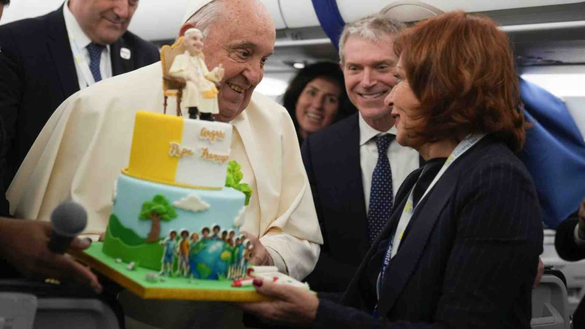 Immagine di Gli 88 anni di Francesco e le 8 cose per cui dirgli grazie