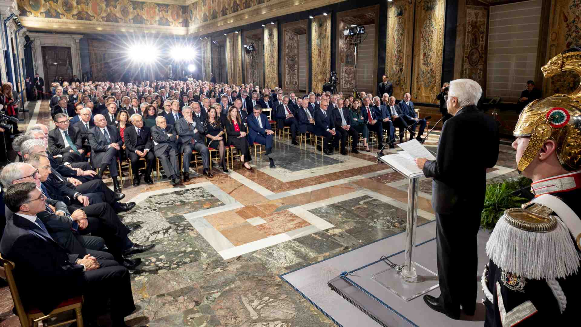 Immagine di Mattarella: «Astensionismo, senza popolo una democrazia di fantasmi»